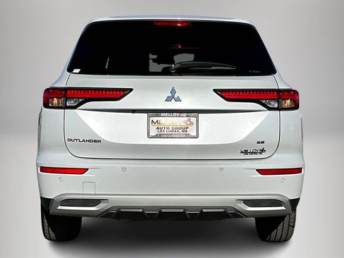 Used 2024 Mitsubishi Outlander SE image 5