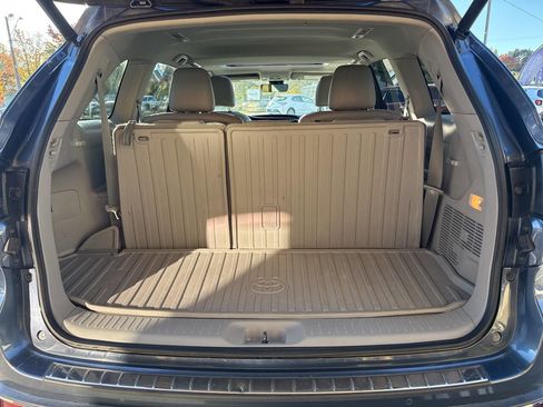 Used 2017 Toyota Highlander AWD V6 image 19