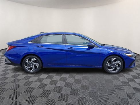 Used 2024 Hyundai Elantra Limited FWD image 7