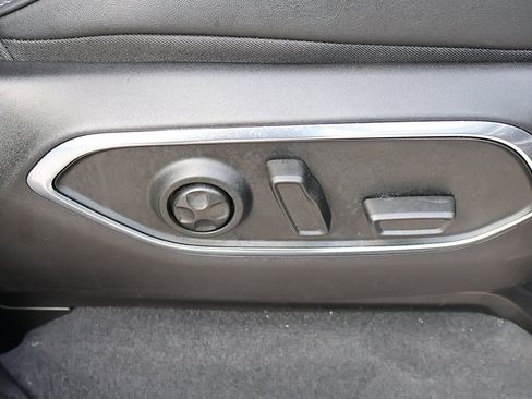 Used 2025 Jeep Wagoneer L Series II w/ 8-pass Seating Package image 35