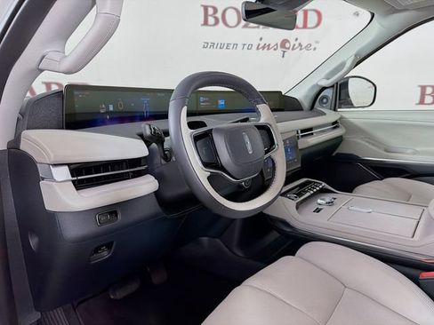 New 2026 Lincoln Navigator L Reserve AWD/4WD image 9