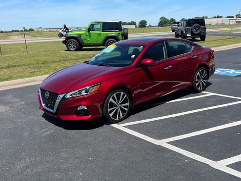 Used 2021 Nissan Altima 2.5 Platinum AWD/4WD image 3