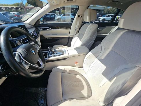 Used 2017 BMW 750i xDrive image 9