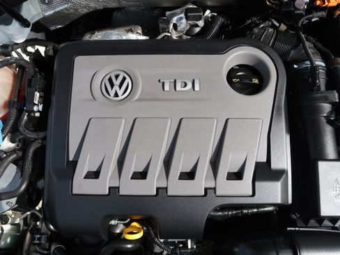 Used 2014 Volkswagen Passat TDI SE image 38