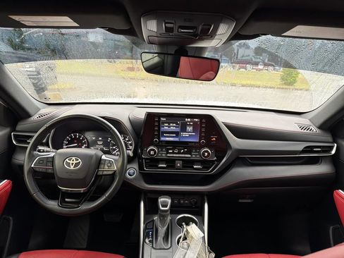 Used 2021 Toyota Highlander XSE FWD image 22