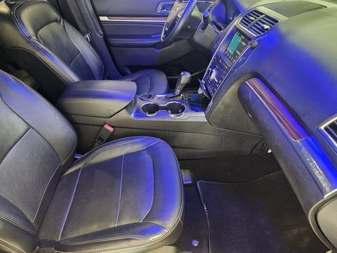 Used 2019 Ford Explorer Limited w/ Class III Trailer Tow Package FWD image 13