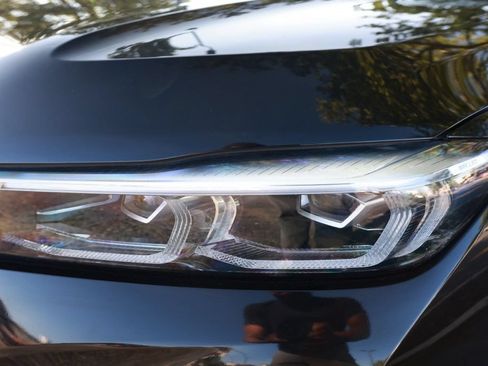 Used 2020 BMW 750i xDrive w/ Executive Package AWD/4WD image 46