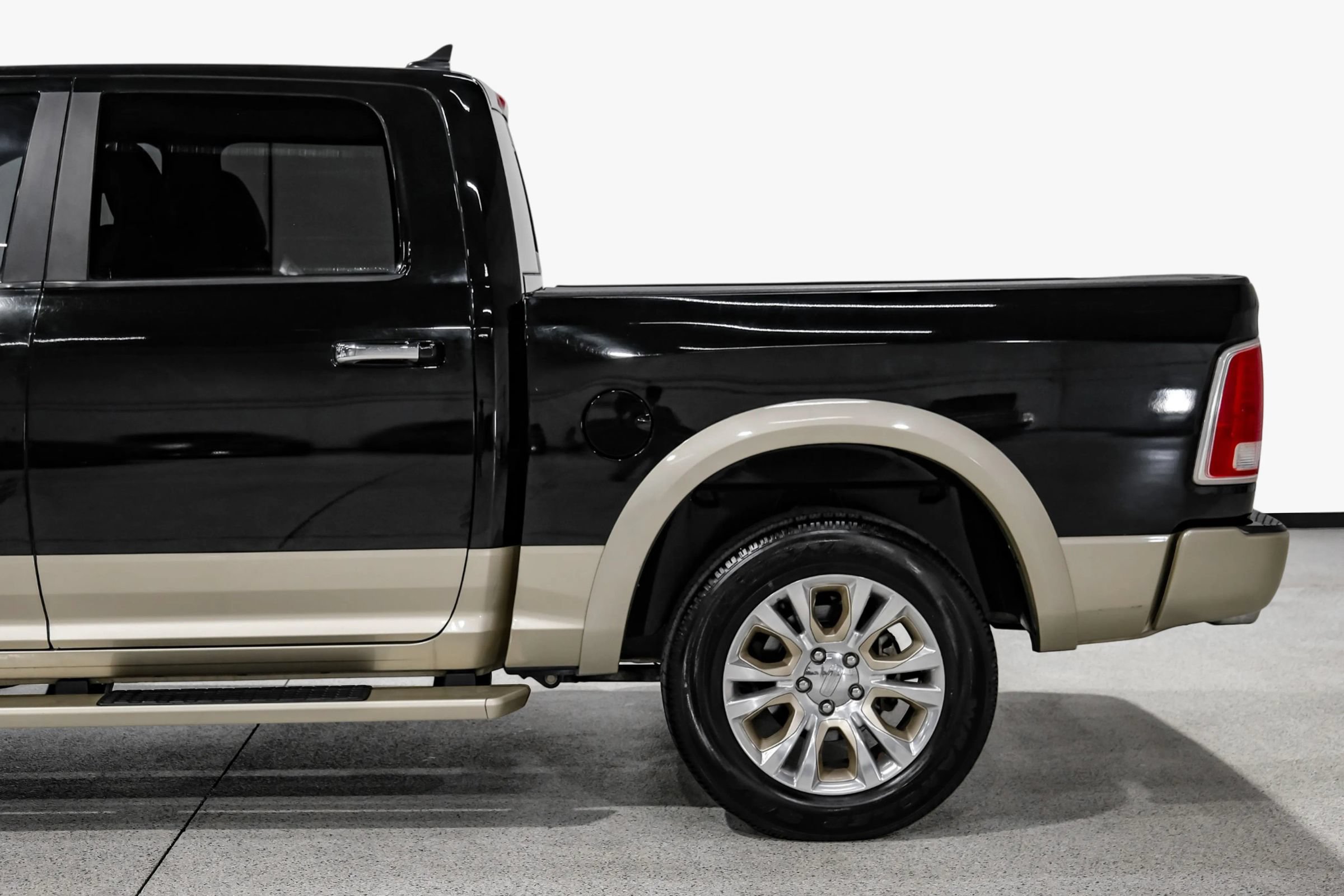 Used 2016 RAM 1500 Laramie Longhorn w/ Convenience Group AWD/4WD image 11