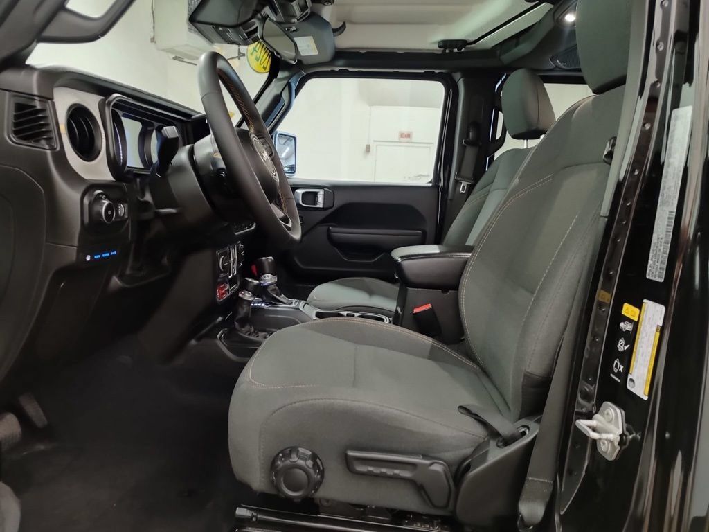 Used 2024 Jeep Wrangler Unlimited AWD/4WD image 11