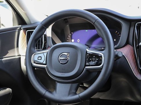 Used 2023 Volvo XC60 B5 Plus AWD/4WD image 16