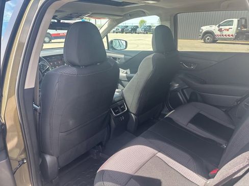 Used 2025 Subaru Outback Premium AWD/4WD image 14