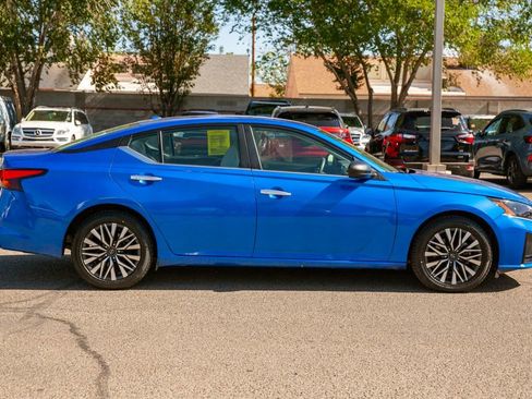 Used 2025 Nissan Altima 2.5 SV FWD image 4