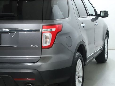 Used 2013 Ford Explorer XLT AWD/4WD image 49