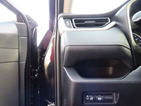 Used 2022 Toyota RAV4 XLE image 32