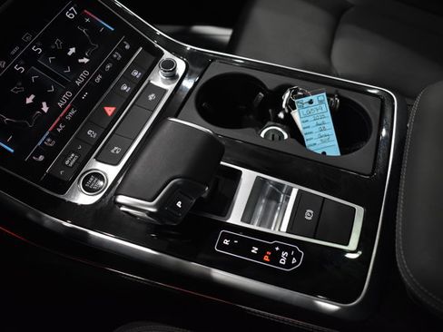 Used 2025 Audi Q8 Premium Plus w/ Premium Plus Package image 24