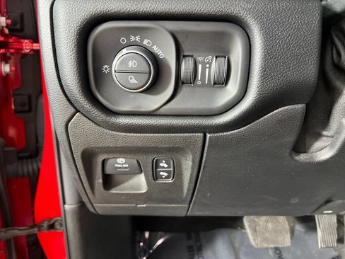 Used 2019 RAM 1500 Laramie AWD/4WD image 28