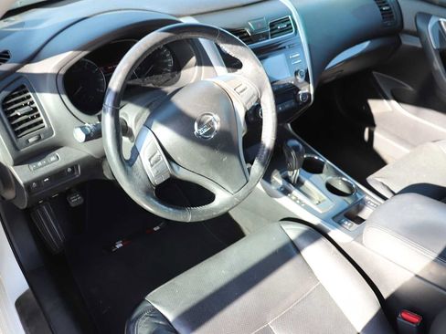 Used 2015 Nissan Altima 2.5 SL w/ Moonroof Package FWD image 10