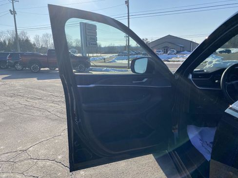 Used 2024 Jeep Grand Cherokee L Limited w/ Luxury Tech Group II image 10