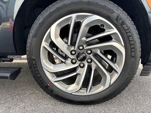 New 2026 Lincoln Navigator L Reserve AWD/4WD image 8