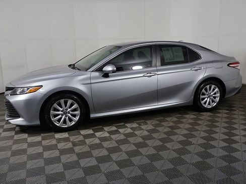 Used 2019 Toyota Camry LE image 14