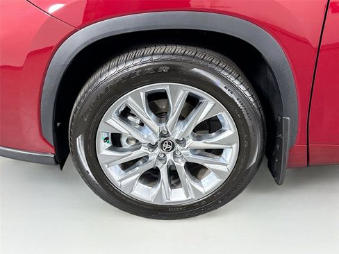 Certified 2026 Toyota Highlander Limited AWD/4WD image 50