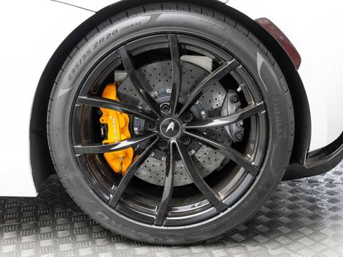 Used 2023 McLaren Artura RWD image 32
