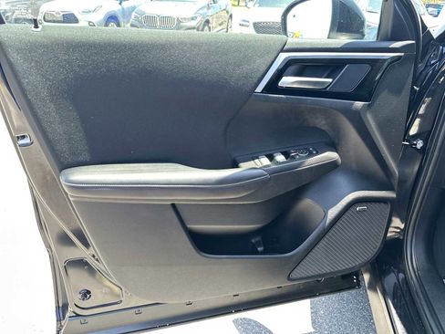 Used 2025 Mitsubishi Outlander ES FWD image 13