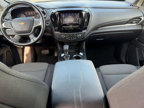 Used 2023 Chevrolet Traverse LT image 18