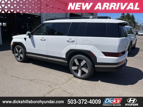 Used 2025 Hyundai Santa Fe Limited AWD/4WD image 3