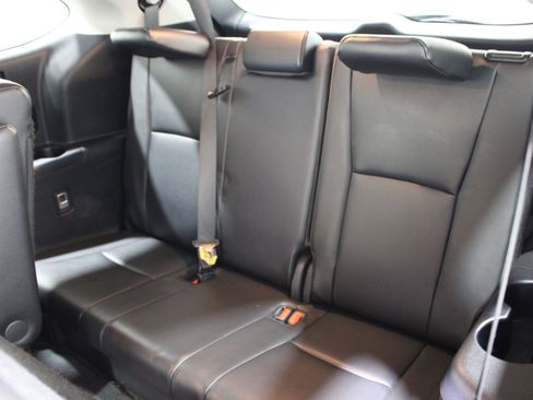 Used 2024 Toyota Highlander XLE AWD/4WD image 20