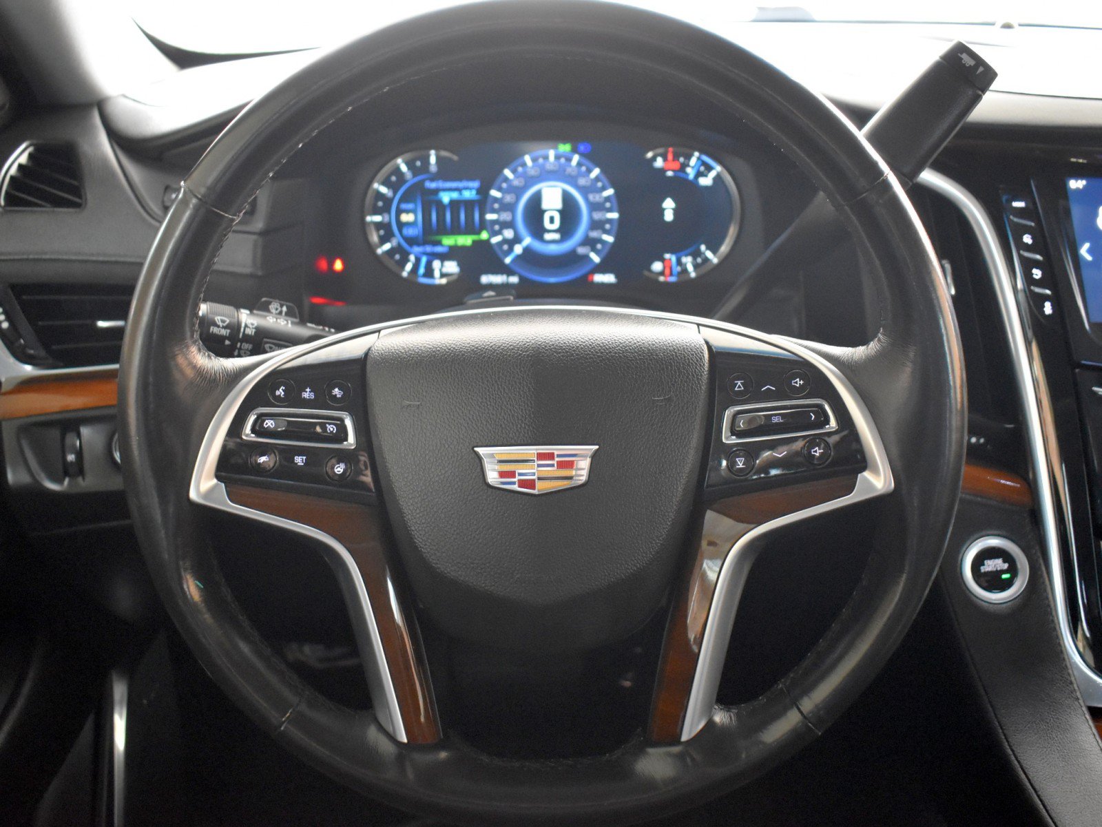 Used 2018 Cadillac Escalade Luxury AWD/4WD image 12