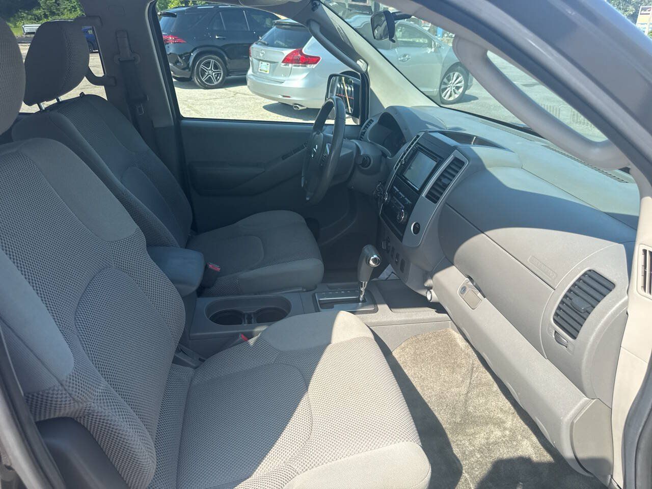 Used 2011 Nissan Frontier SV AWD/4WD image 10