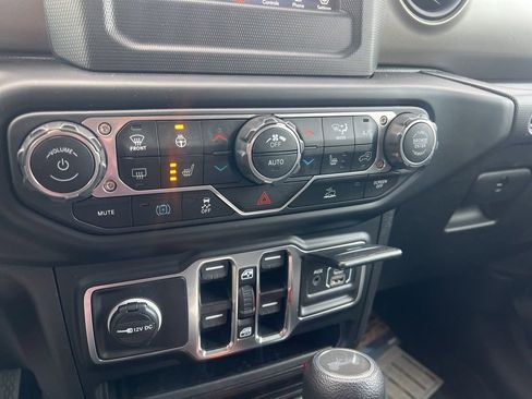 Used 2023 Jeep Wrangler Unlimited w/ Cold Weather Group image 40