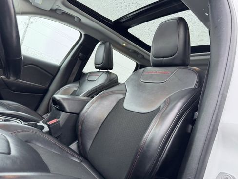 Used 2021 Jeep Cherokee Trailhawk w/ Sun, Sound & Nav Group image 8