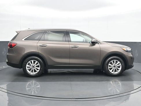 Used 2019 Kia Sorento LX w/ LX Convenience Package image 7