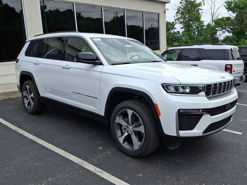 New 2026 Jeep Grand Cherokee L Limited AWD/4WD image 2