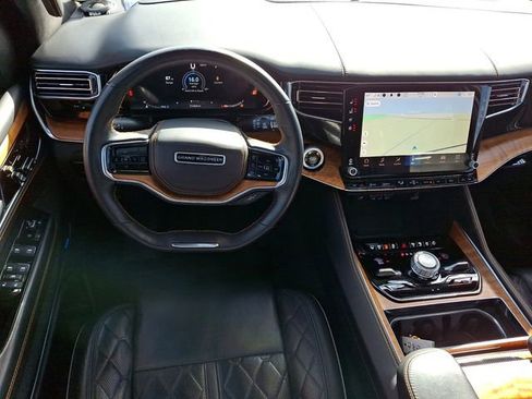 Used 2022 Jeep Grand Wagoneer Series III image 16