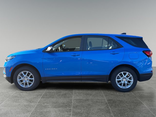 Used 2024 Chevrolet Equinox LS AWD/4WD image 2