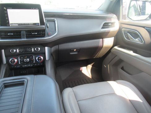 Used 2022 GMC Yukon XL SLT w/ SLT Premium Package AWD/4WD image 14