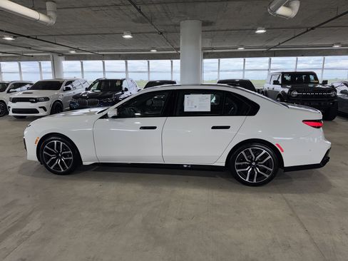 Used 2025 BMW 760i xDrive w/ Executive Package AWD/4WD image 5