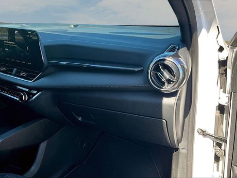 Used 2025 Chevrolet Equinox LT image 17