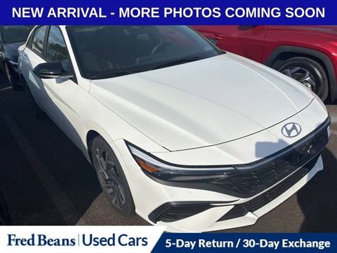 Used 2025 Hyundai Elantra SEL image 4