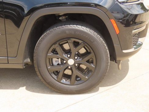 Used 2025 Jeep Grand Cherokee L Limited RWD image 7