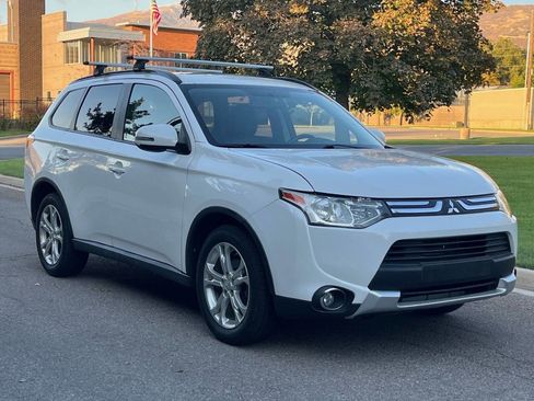 Used 2015 Mitsubishi Outlander SE image 6