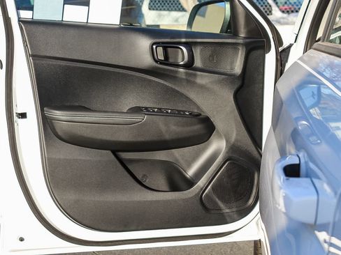 New 2025 Hyundai Venue Limited image 21