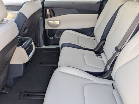 Certified 2026 Kia Carnival EX FWD image 17
