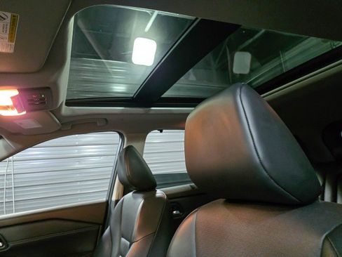 Used 2022 Nissan Rogue SV w/ SV Premium Package image 17