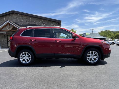 Used 2017 Jeep Cherokee Latitude FWD image 24