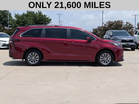 Used 2023 Toyota Sienna LE FWD image 4