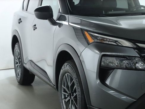 Used 2024 Nissan Rogue S image 9